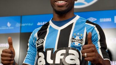 Francis Amuzu em sua apresentação no Grêmio