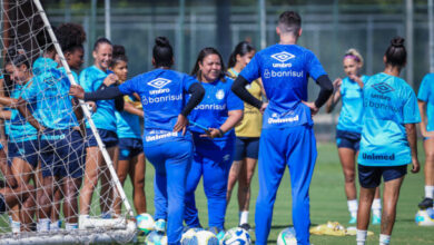 Gurias Gremistas no centro de treinamento