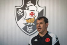 Técnico Fábio Carille nos bastidores do seu clube atual, o Vasco