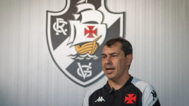 Técnico Fábio Carille nos bastidores do seu clube atual, o Vasco