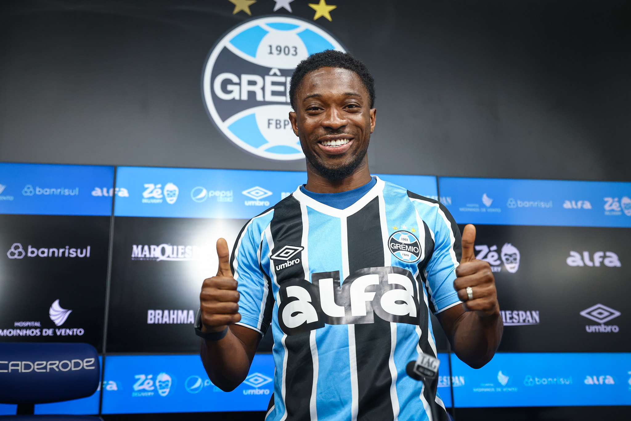 Novo atacante do Grêmio Francis Amuzu