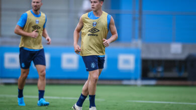 Zagueiro Natã, do Grêmio, em treino