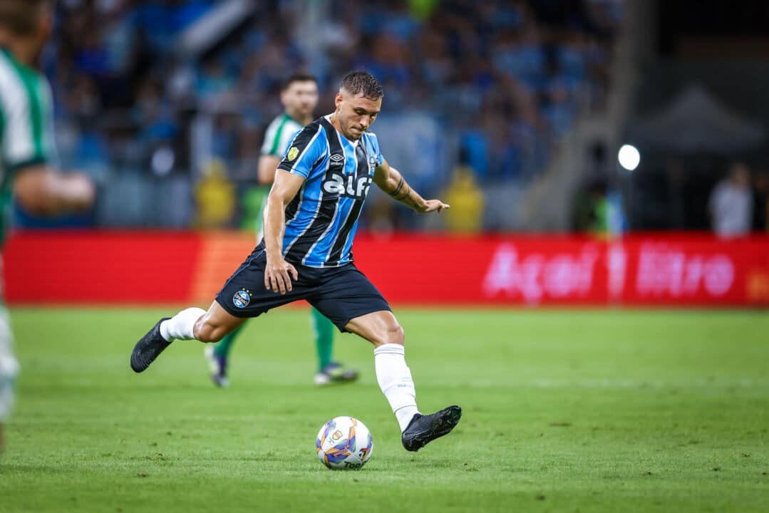 Volante Camilo Reijers no jogo do Grêmio contra o Juventude