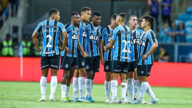 Jogadores do Grêmio contra o Pelotas