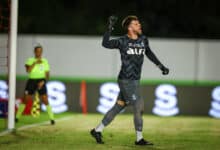 Goleiro Tiago Volpi, do Grêmio x São Raimundo