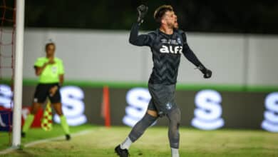 Goleiro Tiago Volpi, do Grêmio x São Raimundo