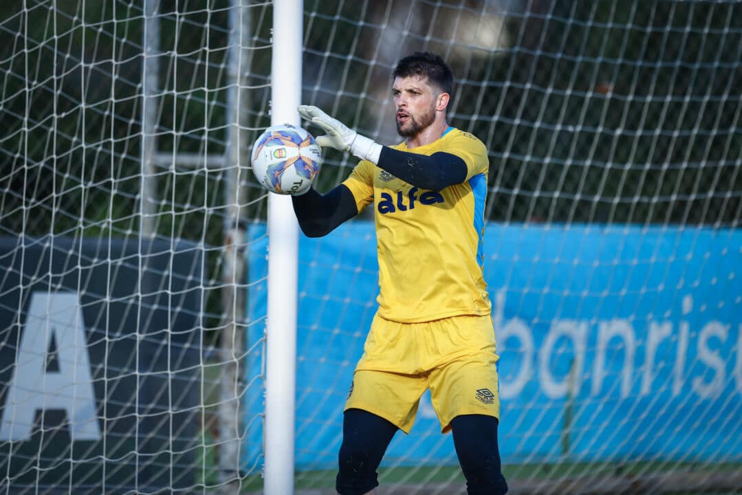 Tiago Volpi, do Grêmio x São Raimundo