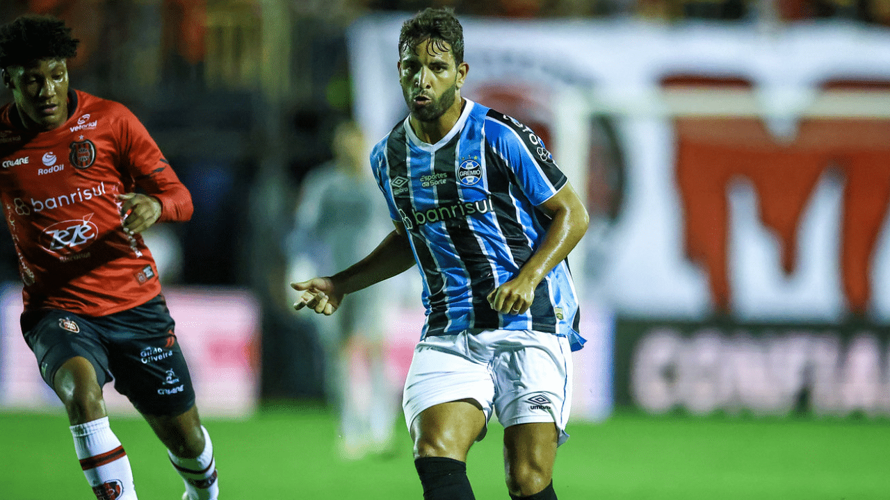 Pepê do Grêmio contra o Brasil de Pelotas