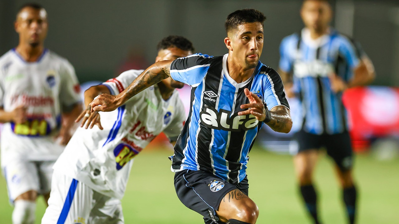 Artilheiro do Grêmio, o atacante Cristian Olivera