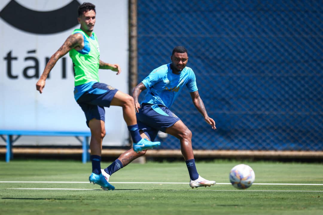 Dodi e Luan Cândido em treino no CT do Grêmio