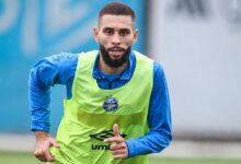 Novo zagueiro do Grêmio Wagner Leonardo em treino