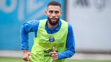 Novo zagueiro do Grêmio Wagner Leonardo em treino