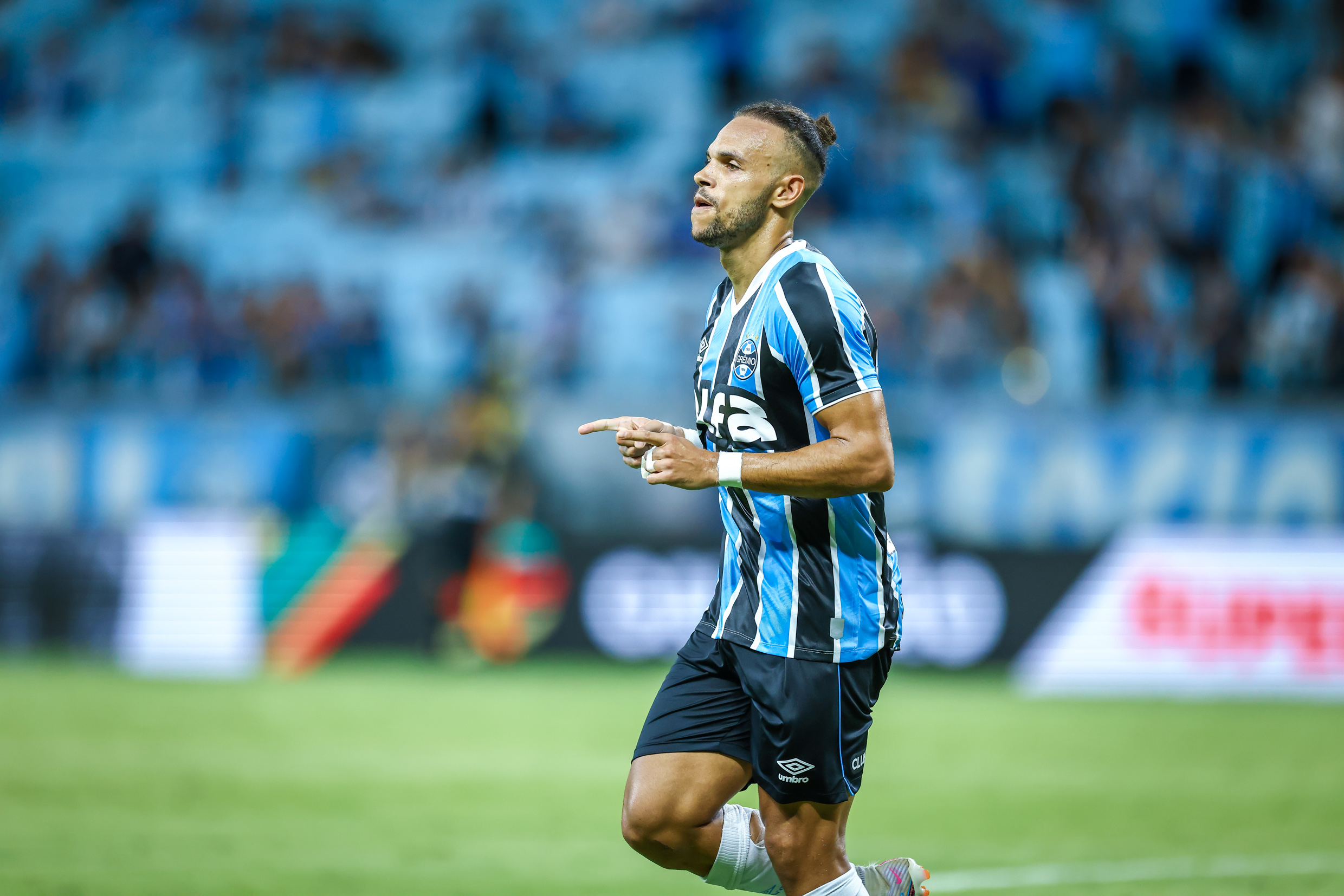 Braithwaite na vitória do Grêmio sobre o Pelotas por 5 a 0