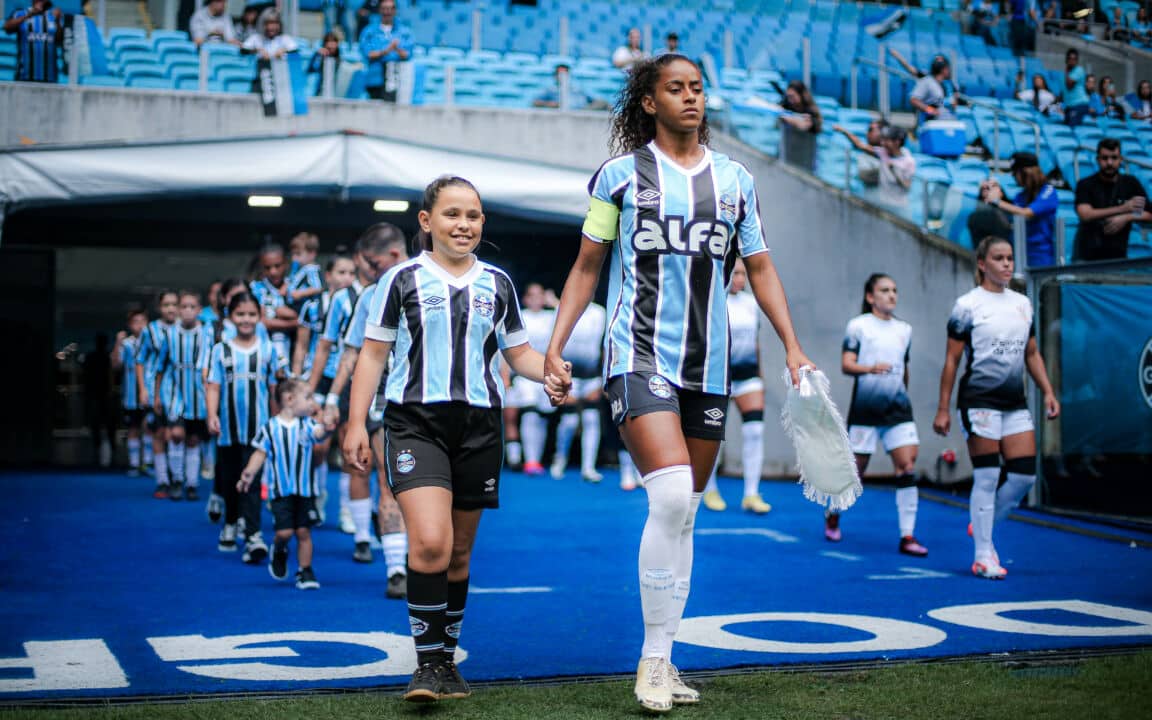 Capitã do Grêmio lamenta eliminação na Supercopa e promete superação.