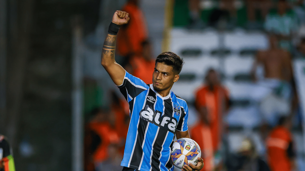 Atacante Arezo do Grêmio