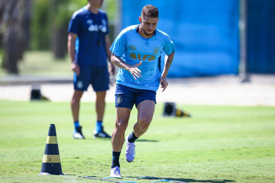 Cuéllar no treino do Grêmio desta quinta-feira, 20 de março, no CT Luiz Carvalho