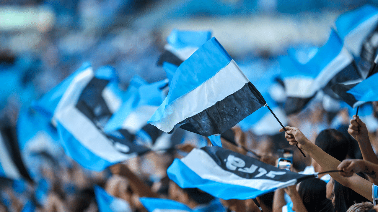 Bandeira do Grêmio no Grenal 445 na Arena do Grêmio