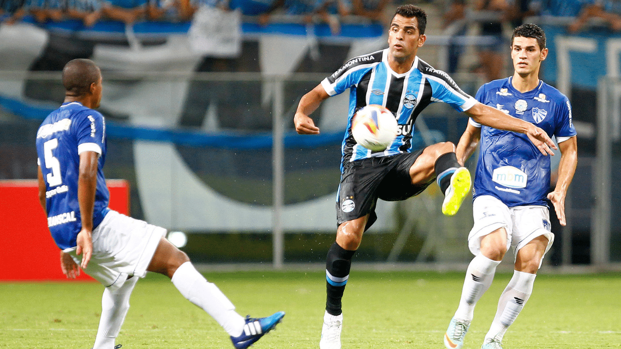 Estreia de Maicon pelo Grêmio em 2015 contra o Cruzeiro-RS