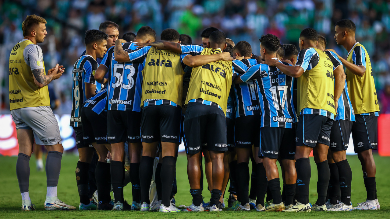 portaldogremista.com.br gremio deve ter novo titular apos parada para a data fifa gremio comemoracao jogadores