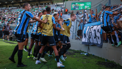 Jogadores do Grêmio comemorando no Gauchão