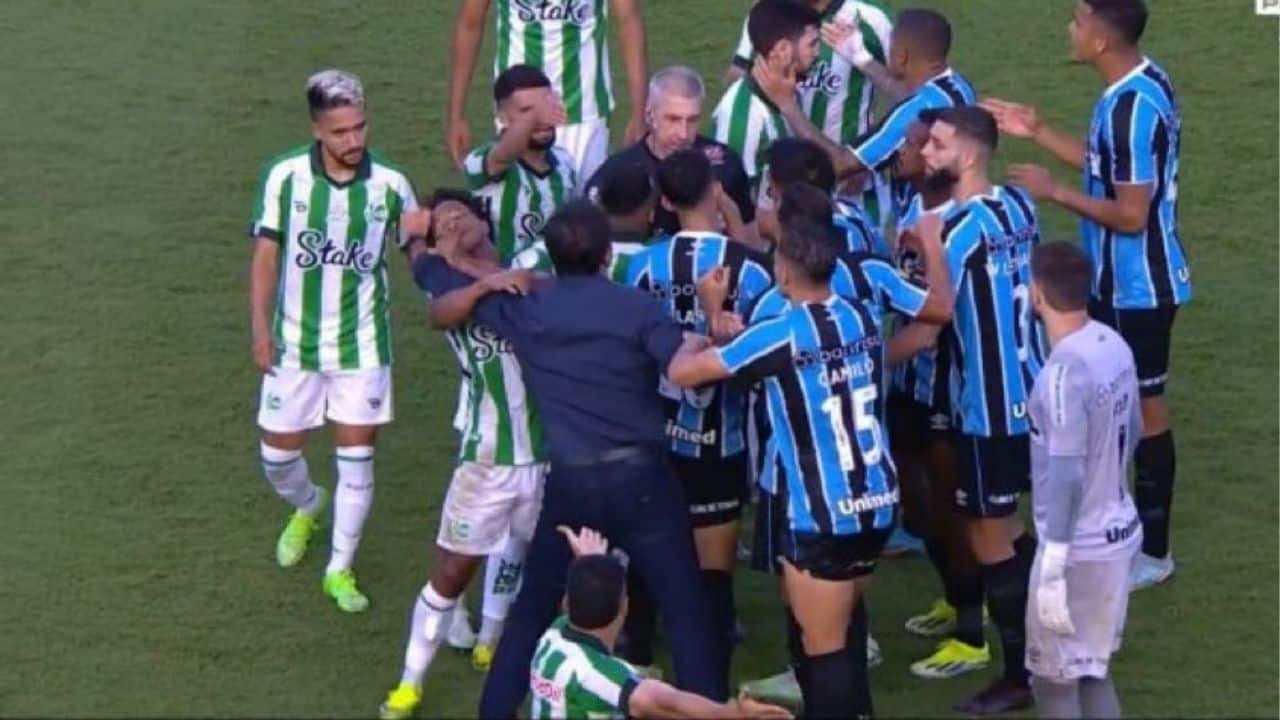 Quinteros agressão