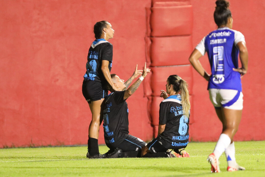 Grêmio em campo contra o Cruzeiro, 1ª rodada do Brasileirão Feminino 2025