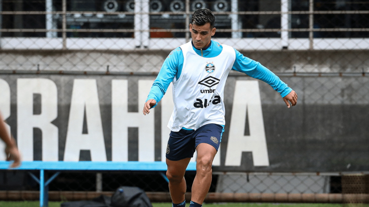 Cristaldo, meia do Grêmio, em treino