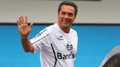 Técnico Vanderlei Luxemburgo teve atrito do Edílson no Grêmio