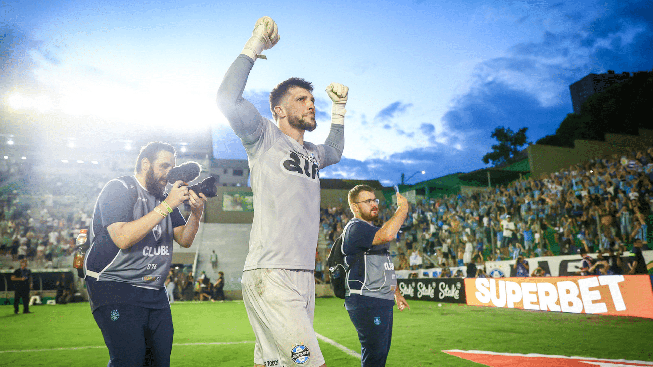 Tiago Volpi na classificação do Grêmio contra o Juventude