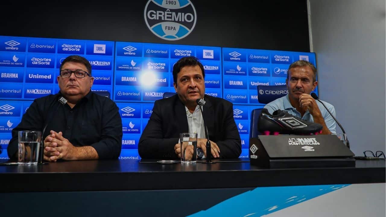 Semana GreNal: a foto mostra Rossato, Guerra e Peixoto, dirigentes do Grêmio