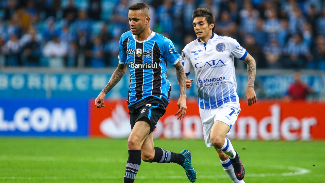 Luan do Grêmio contra o Godoy Cruz na Libertadores de 2017