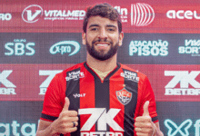 Ex-Grêmio Pepê apresentado no Vitória