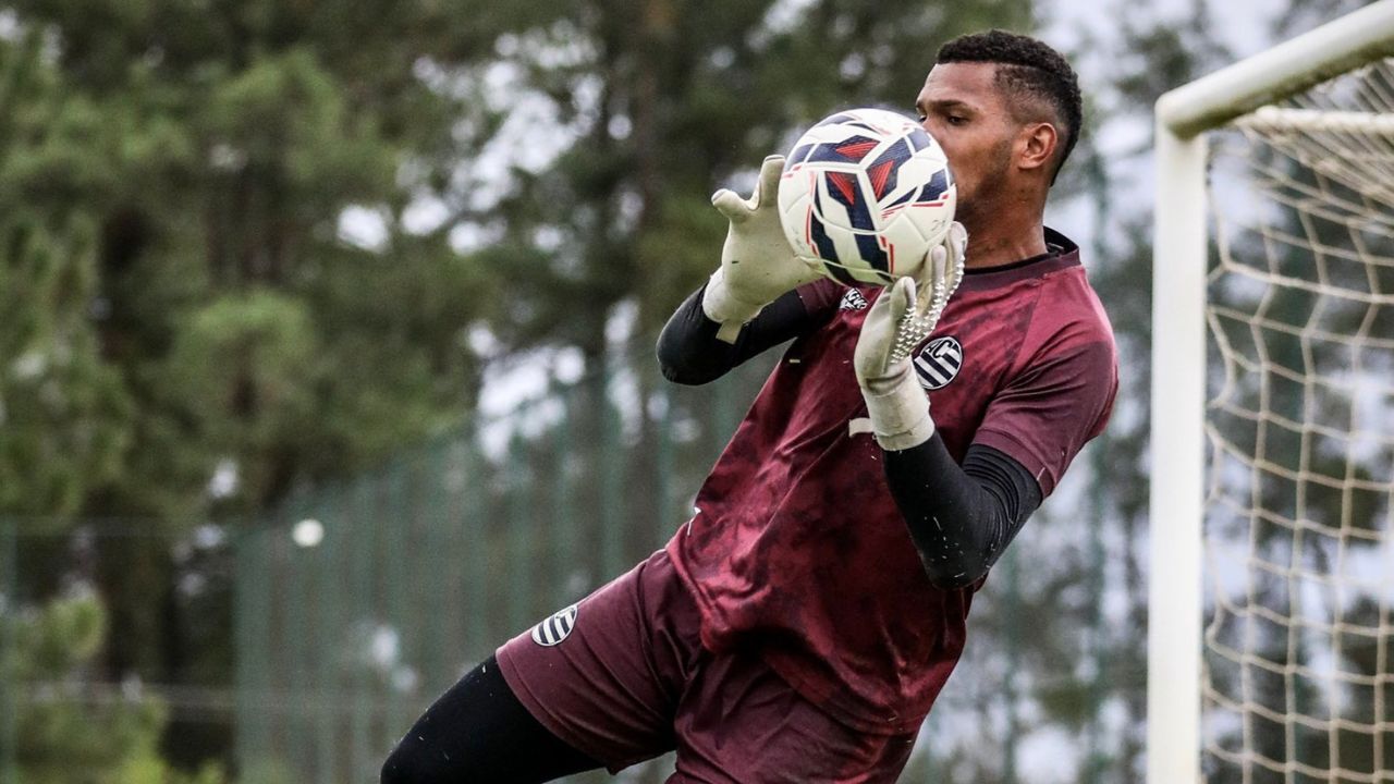 Adriel, goleiro do Grêmio, emprestado ao Athletic