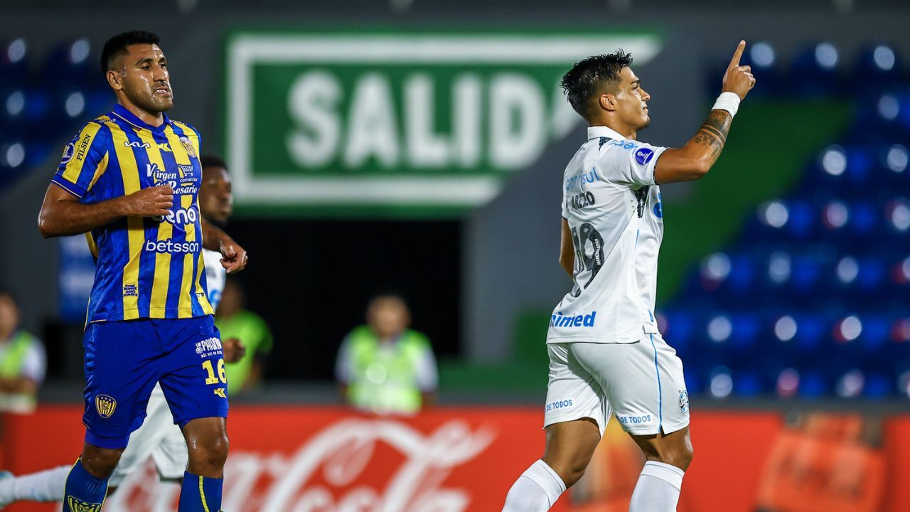 Arezo faz revelação sobre permanência no Grêmio