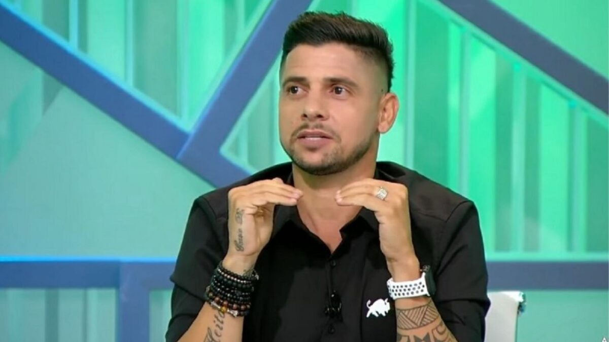 O conselho dado por Cicinho ao Grêmio: "time precisa se unir" 1 Cicinho Grêmio Rebaixamento
