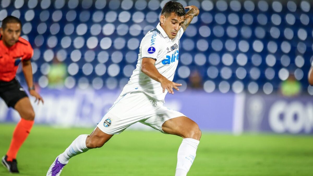 Cristaldo em Sportivo Luqueño x Grêmio