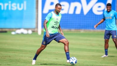 Lateral Luan Cândido do Grêmio em treino
