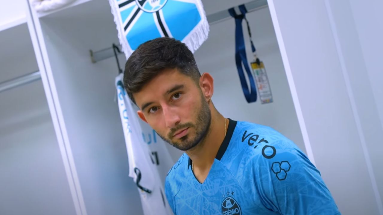 Titular do Grêmio tem suspeita de lesão e vira desfalque para Mano Menezes 1 Villasanti jogador do Grêmio