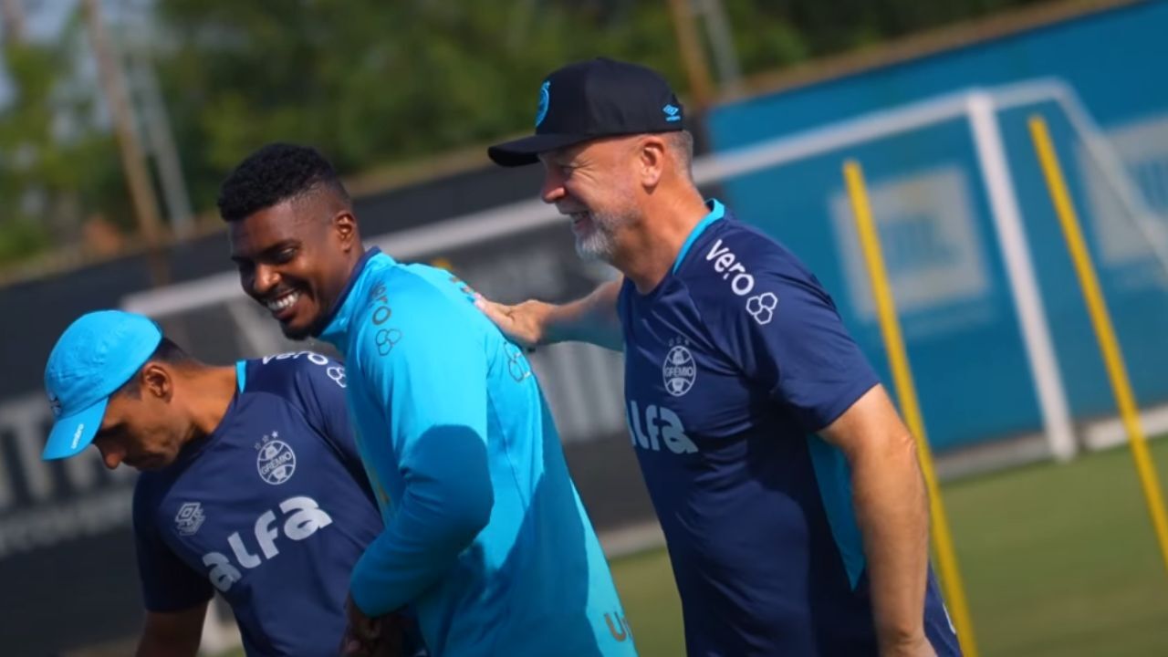 Mano Menezes aponta falha de Jemerson no 1º gol sofrido contra o Godoy Cruz