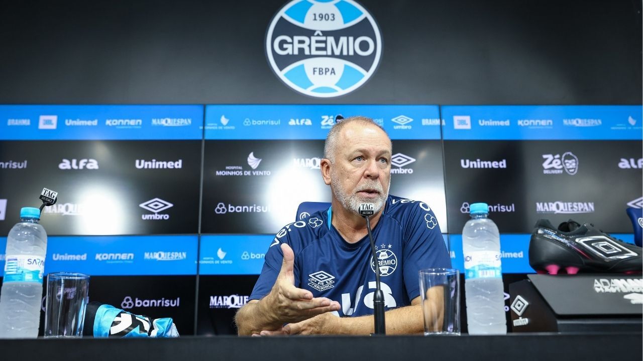Retorno importante de jogador crucial para o Grêmio enfrentar o Vitória, afirma Mano.