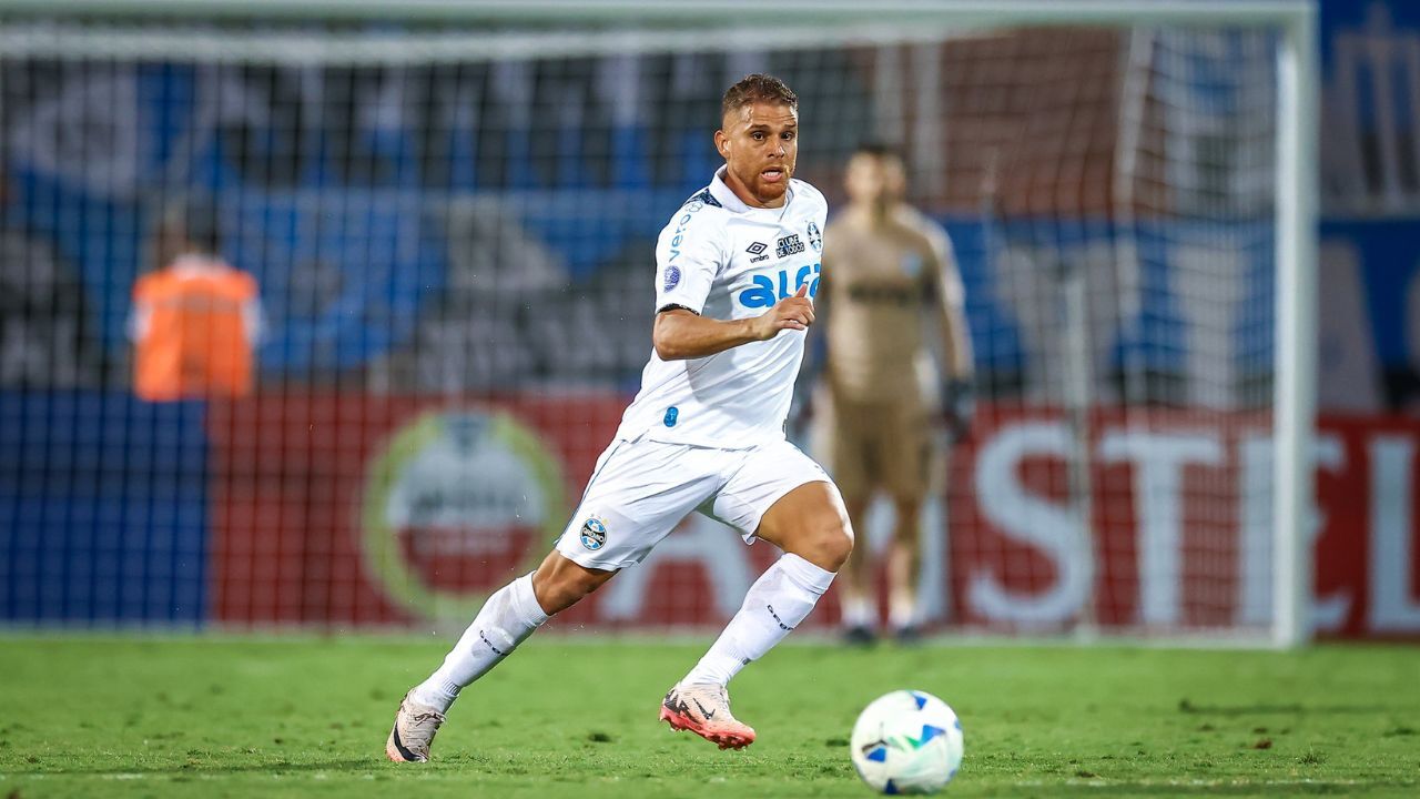 Mano Menezes dá oportunidade para volante que ficou mais de 50 dias sem jogar 1 Cuéllar em Godoy Cruz x Grêmio