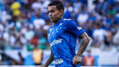 Atacante Dudu em campo pelo Cruzeiro