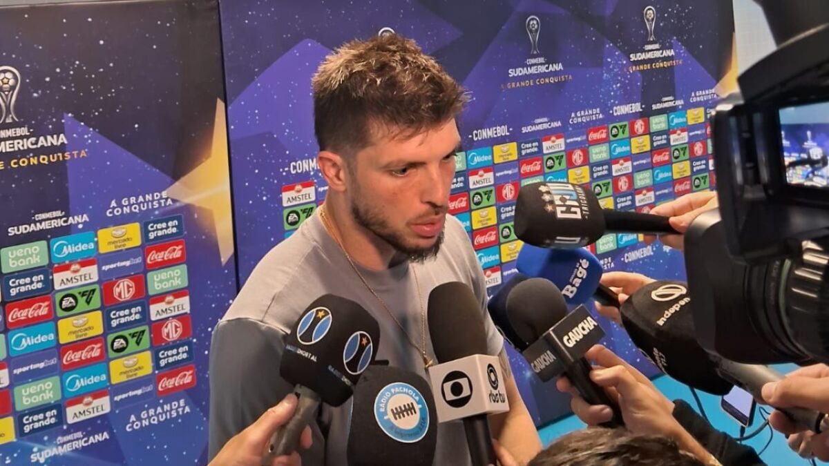 Tiago Volpi falando com a imprensa na zona mista da Arena após Grêmio x Atlético Grau/PER, pela Sul-Americana