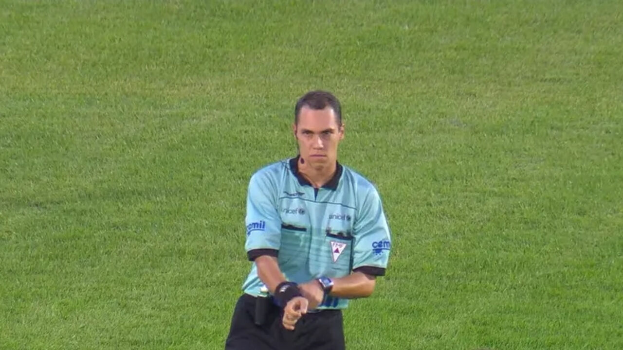 Prejuízo recorrente do VAR ao Grêmio: mais um episódio contra o Flamengo