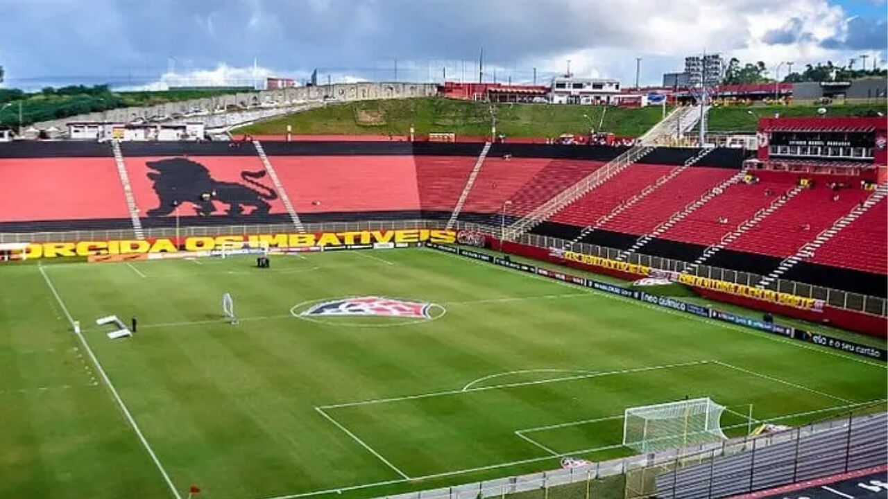 Ex-zagueiro do Grêmio entra na justiça contra Vitória