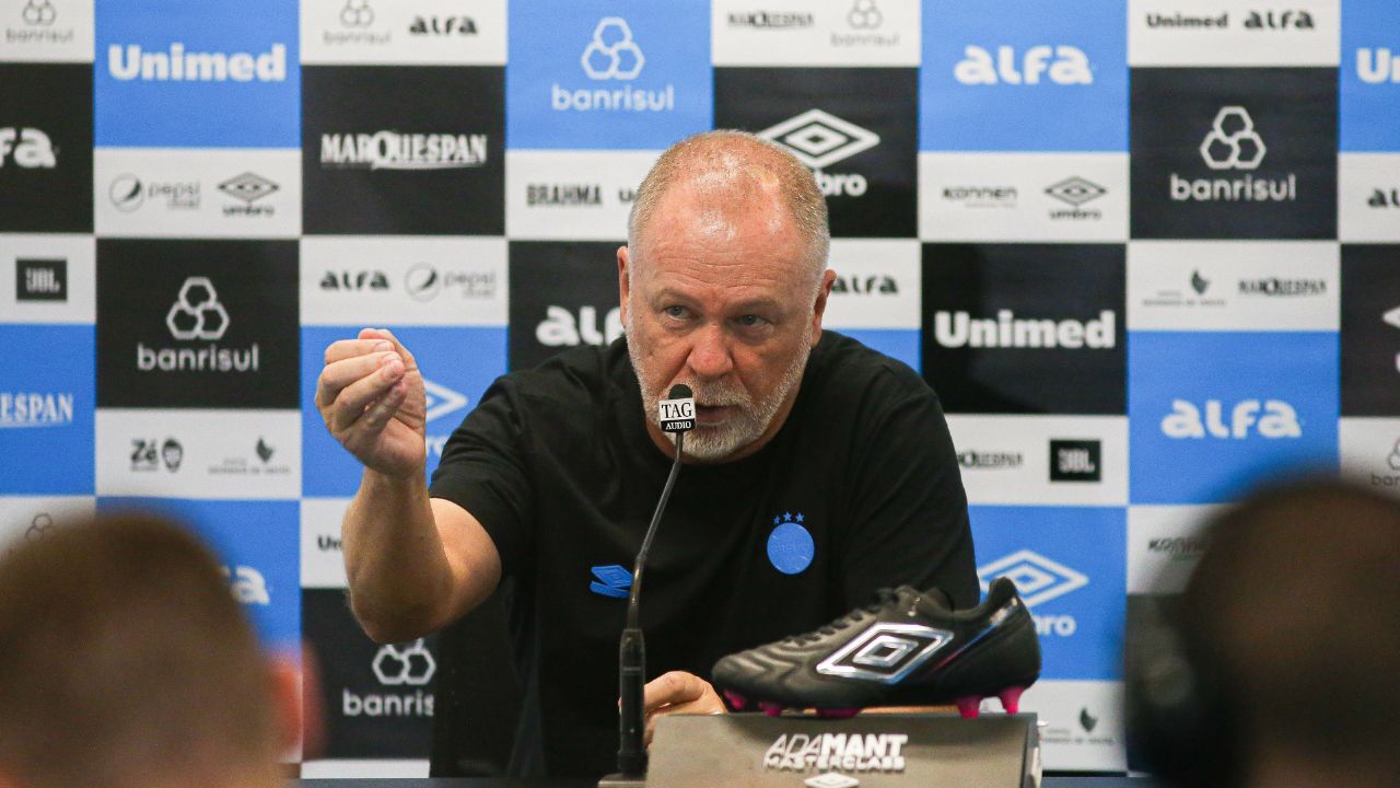 Mano Menezes revela: Cristaldo ou Monsalve para o meio-campo do Grêmio?