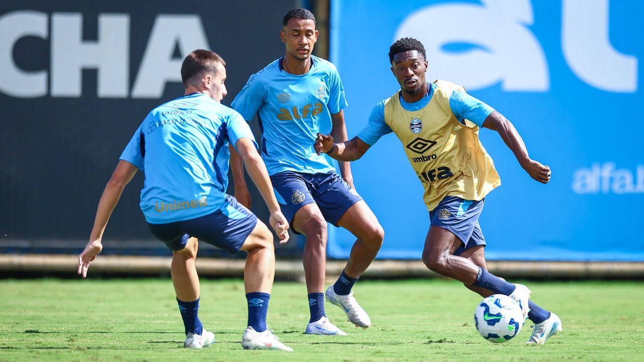 Treino do Grêmio - Amuzu e André Henrique