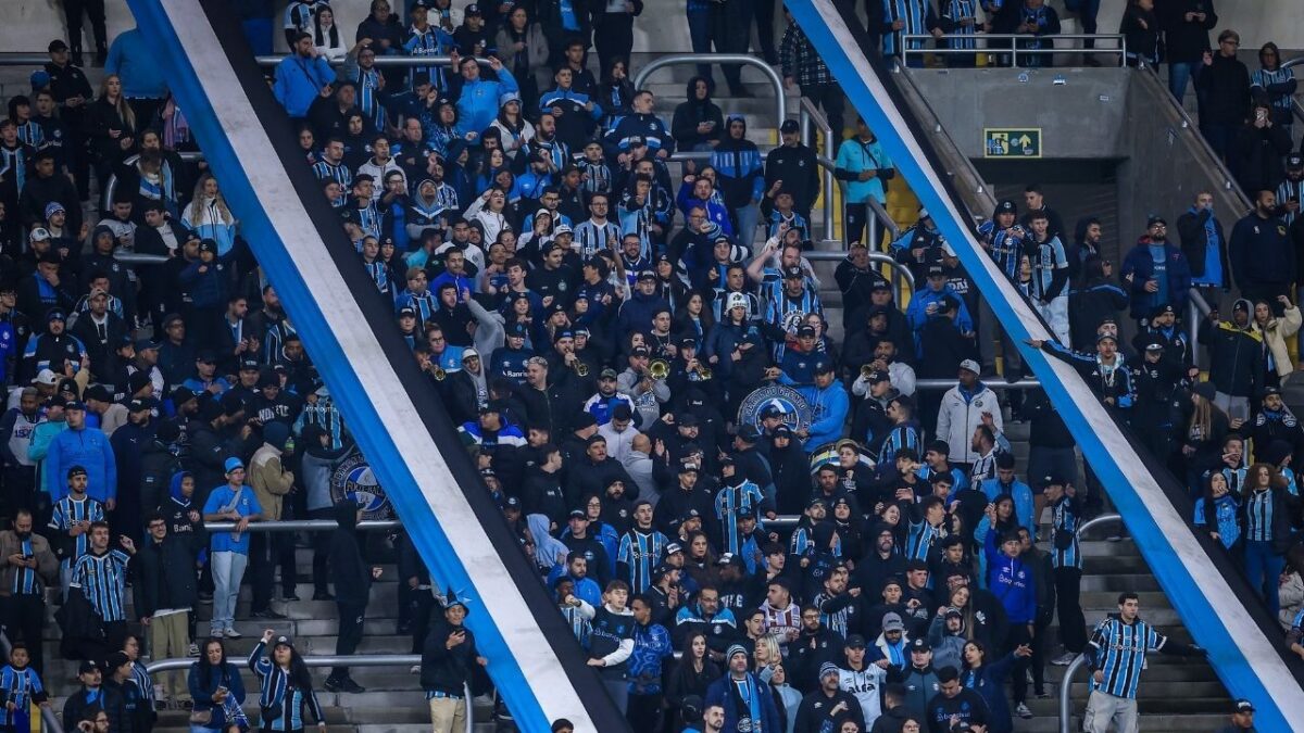 Torcida em Grêmio x Sportivo Luqueño