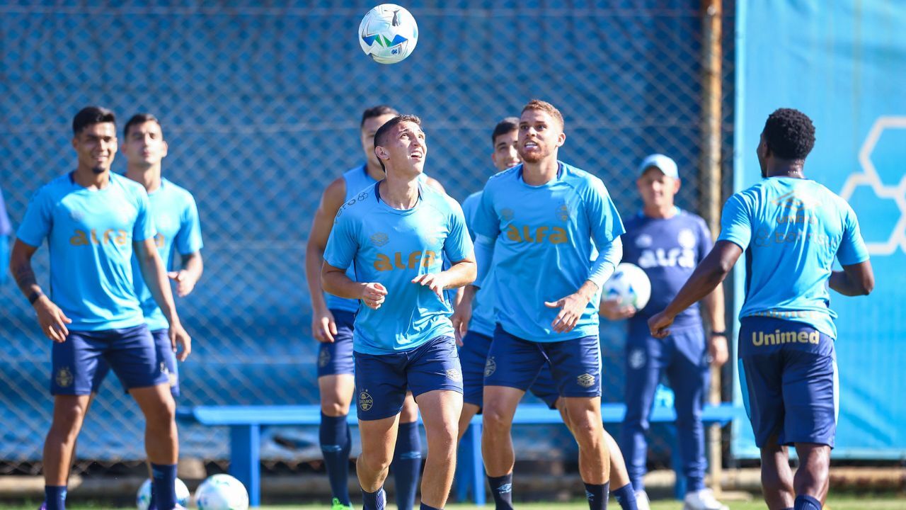 Jogadores do Grêmio realizam treino técnico durante a manha desta terca-feira, no CT Luiz Carvalho, na preparação para a partida válida pelo Conmebol Sul-Americana