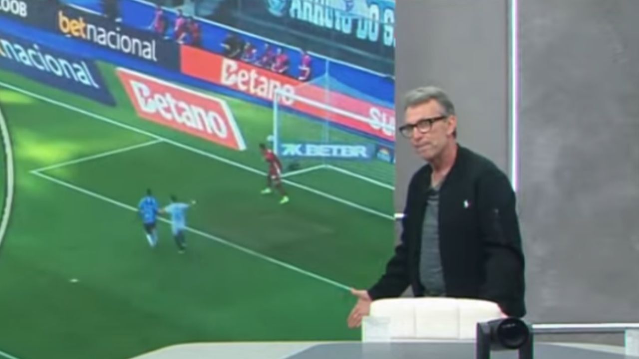 Craque Neto dispara contra árbitro de Grêmio x Santos: "Ele é um dos piores que tem" 1 Craque Neto critica arbitragem de Grêmio x Santos